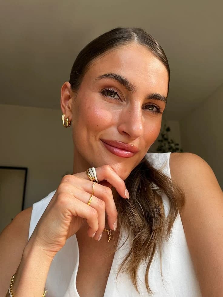 Criadora de conteúdo brasileira ganhando dinheiro com a Noovid